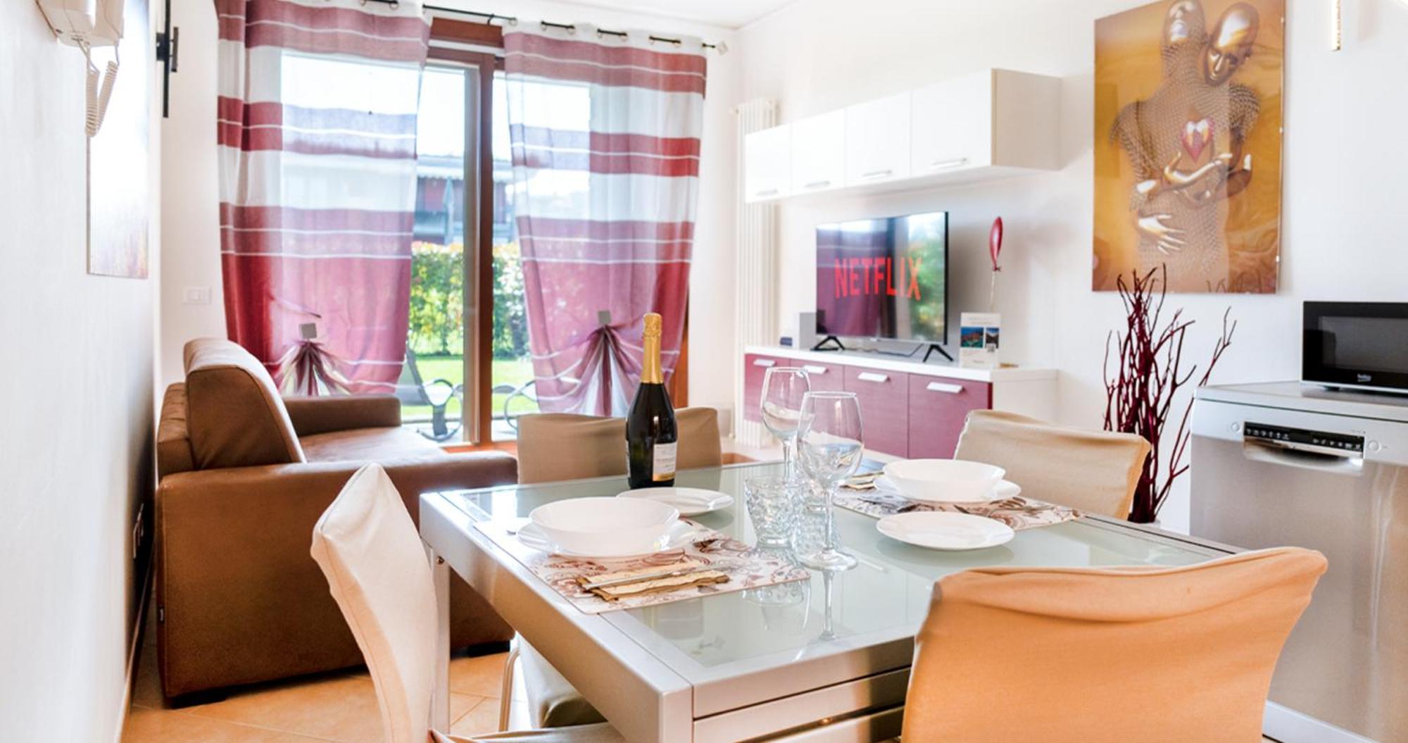 Oleandro Apartment - Featuring A Private Garden And Access To 5 Pools Дезенцано-дель-Гарда Экстерьер фото